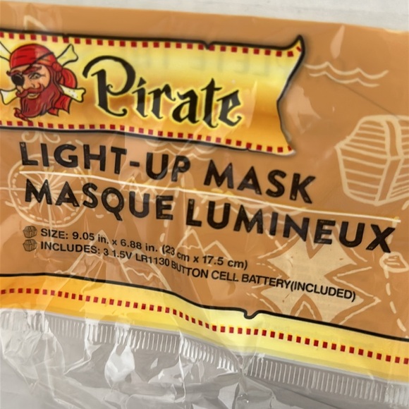 Kids Pirate Skull Halloween Mask Thick Plastic Light Up Eyes Set of 2 Costume - Picture 9 of 14